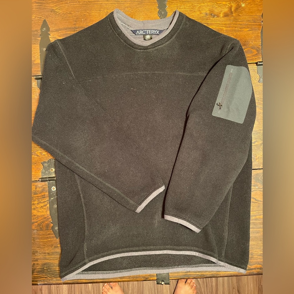 Arc'teryx Black Crewneck Fleece Sweater with Gray Trim